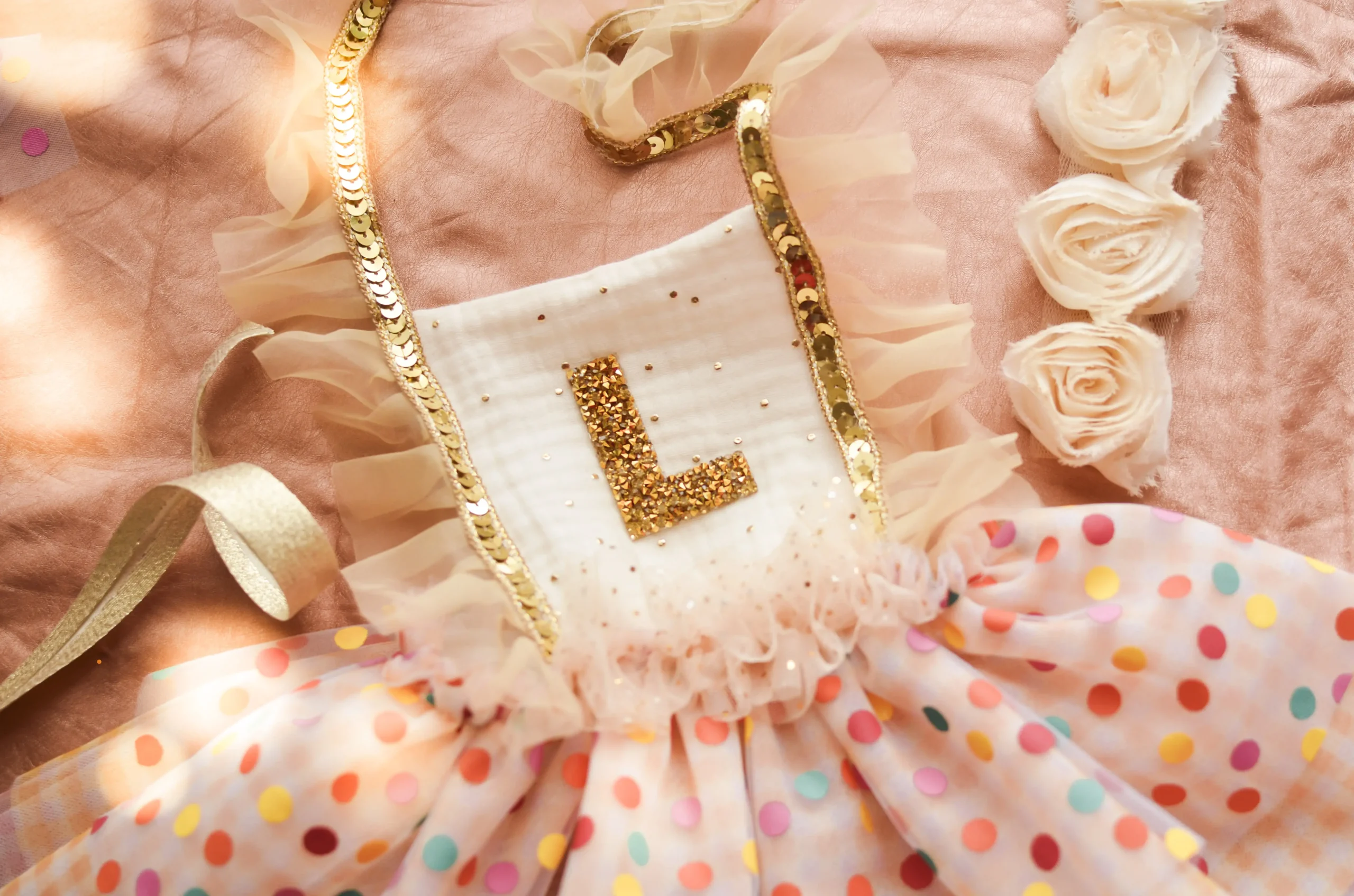 Vestidos y accesorios para cumpleaños y fiestas infantiles